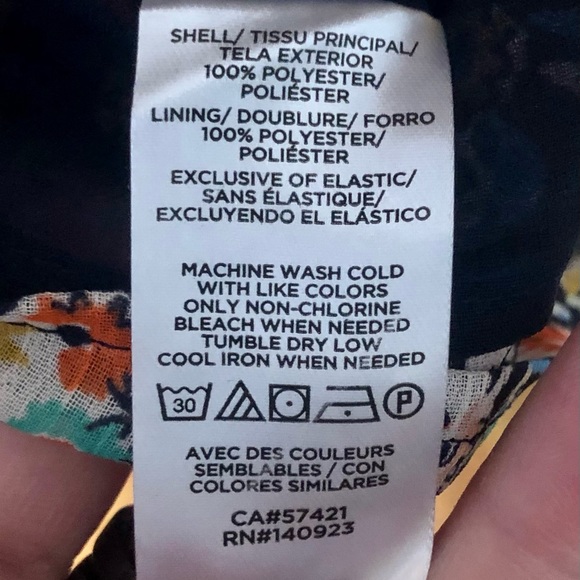 SOLD!! LOFT Flutter Sleeve Floral Top Size XS - Picture 12 of 12